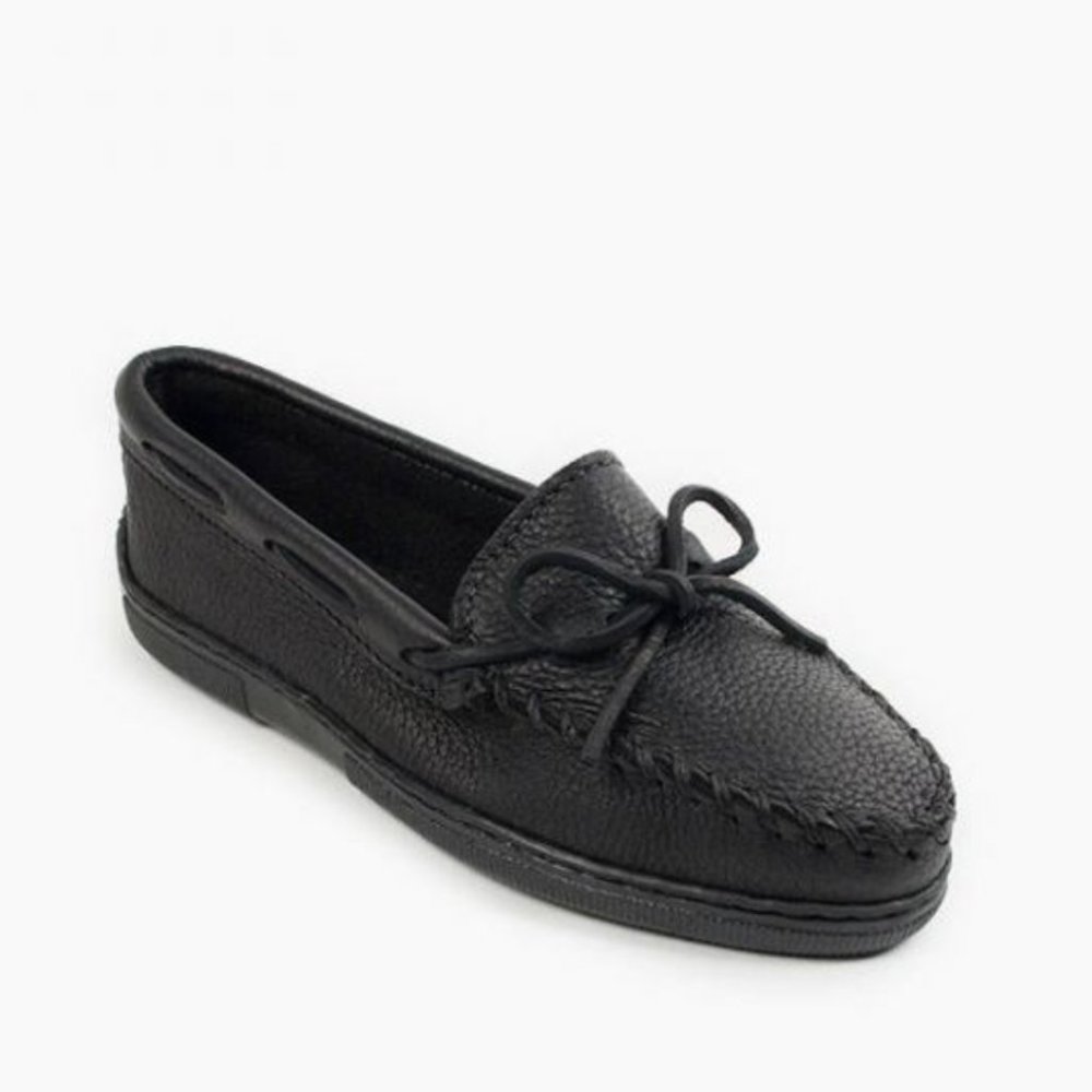 NWT Minnetonka Moccasin Black Women's Moosehide Classic Size 9